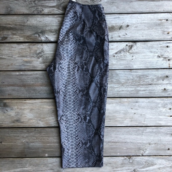 Long Paige New York Snake Skin Capri Pants - Picture 1 of 6
